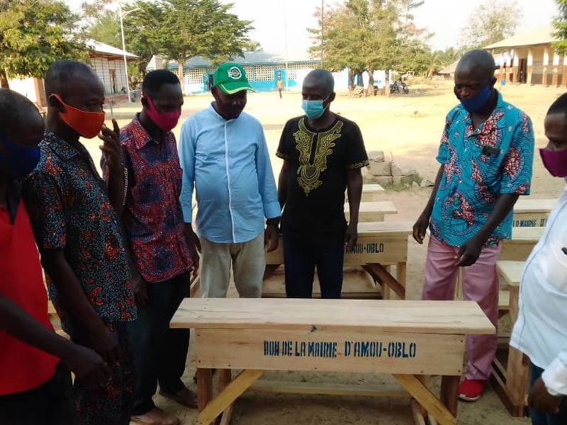 Amou Oblo / Des établissements scolaires ont bénéficié des tables-bancs offerts par la mairie