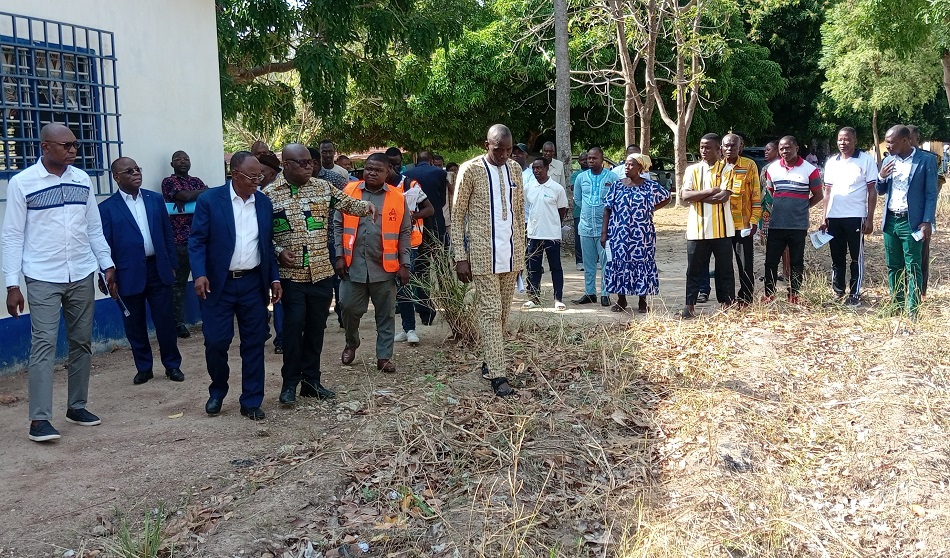 Lycée d’Amou-oblo : remise de site pour la construction d’une infirmerie