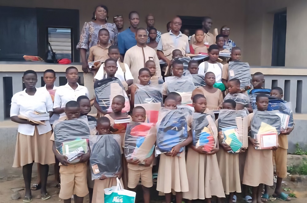 À Sodo et Amou-Oblo, plus de 450 élèves bénéficient de kits et fournitures scolaires